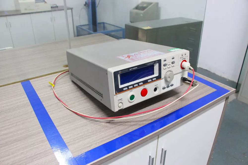 ACDC - Voltage and Resistance Tester